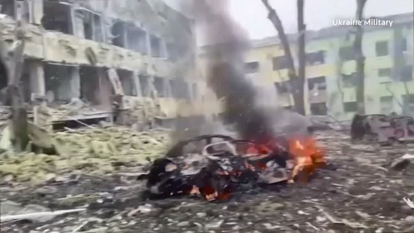 Ukraine war: Children’s hospital in Mariupol attacked (video)