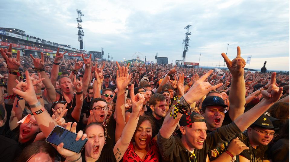 Fans vor der Coronavirus-Pandemie beim "Rock am Ring"-Festival 2019