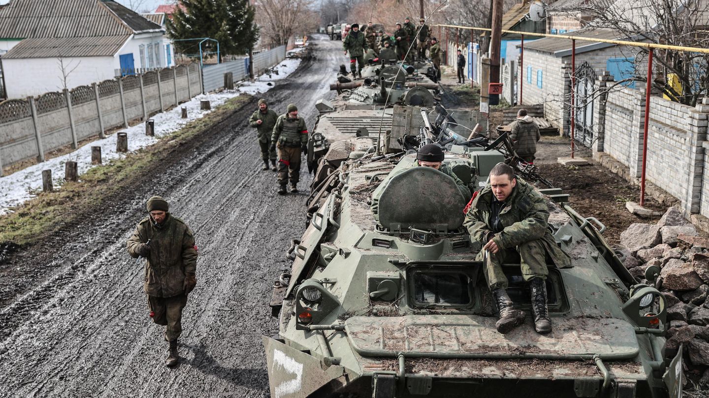 Ukraine-Krieg: Prorusssche Separatisten in der Gegend von Donetzk Prorusssche Separatisten in der Gegend von Donetzk