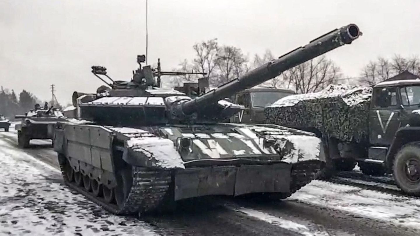 Ukraine: Satellite images show Russian military regrouped (video)