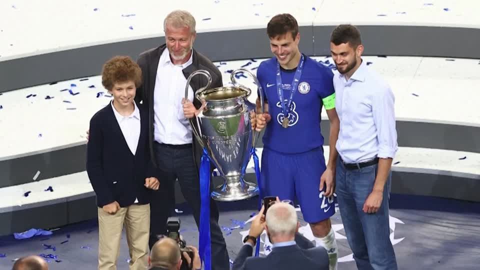 Video: Abramowitsch-Sanktionen erschüttern FC Chelsea