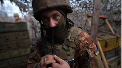 Ukrainischer Soldat im Osten des Landes