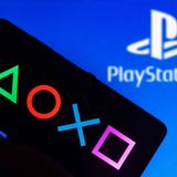 Der japanische Elektronikkonzern Sony hat erklärt, keine Playstation-Spielekonsolen mehr nach Russland zu liefern. Der Online-Shop, in dem neue Spiele heruntergeladen werden können, soll ebenfalls für russische Nutzer dicht gemacht werden. Game Over auch für Fans anderer Konsolen: Nintendo und Microsoft boykottieren Russland ebenso wie Spielehersteller Electronic Arts und das polnische Studio CD Projekt.