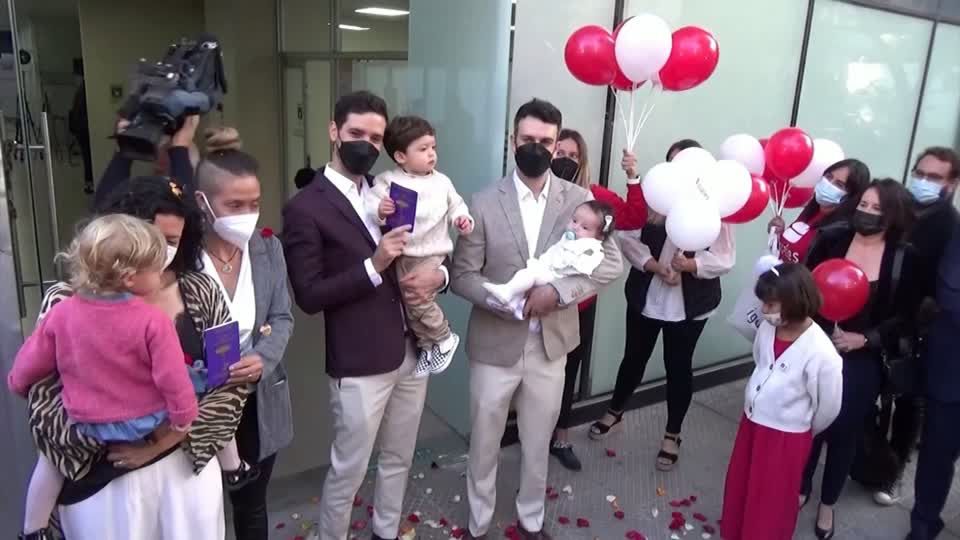 Video: Erstmals:  Gleichgeschlechtliche Hochzeit in Chile