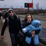 Foto: Flüchtende in Irpin nordwestlich von Kiew