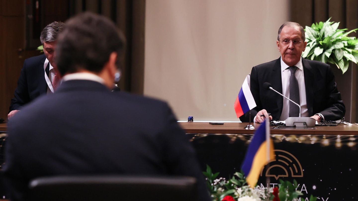 Treffen der Außenminister von Russland und der Ukraine im türkischen Antalya