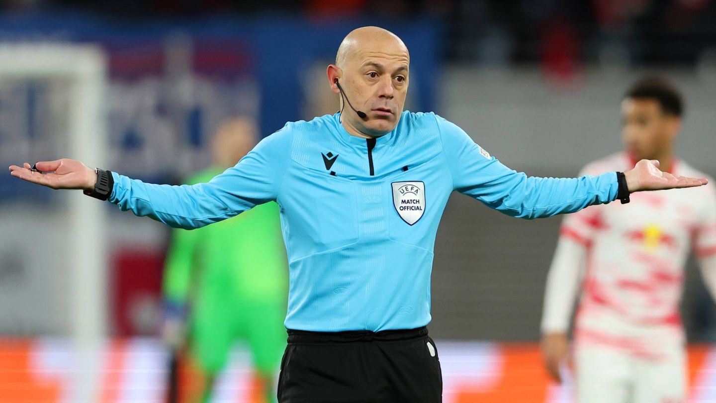 Total referee chaos in Turkey: expulsions and strike