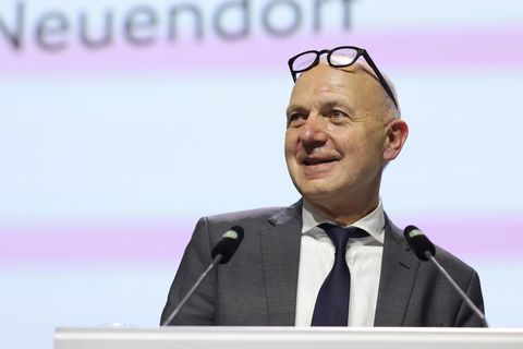 Bernd Neuendorf unter dem Schriftzug DFB-Präsident