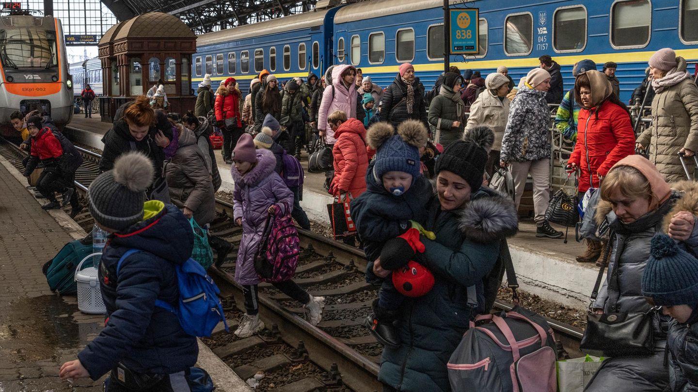 Geflüchtete am Bahnhof Lwiw Geflüchtete am Bahnhof Lwiw