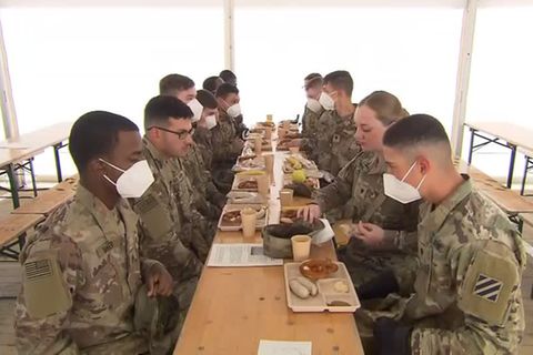 Video: Weißwürste für die NATO-Ostflanke