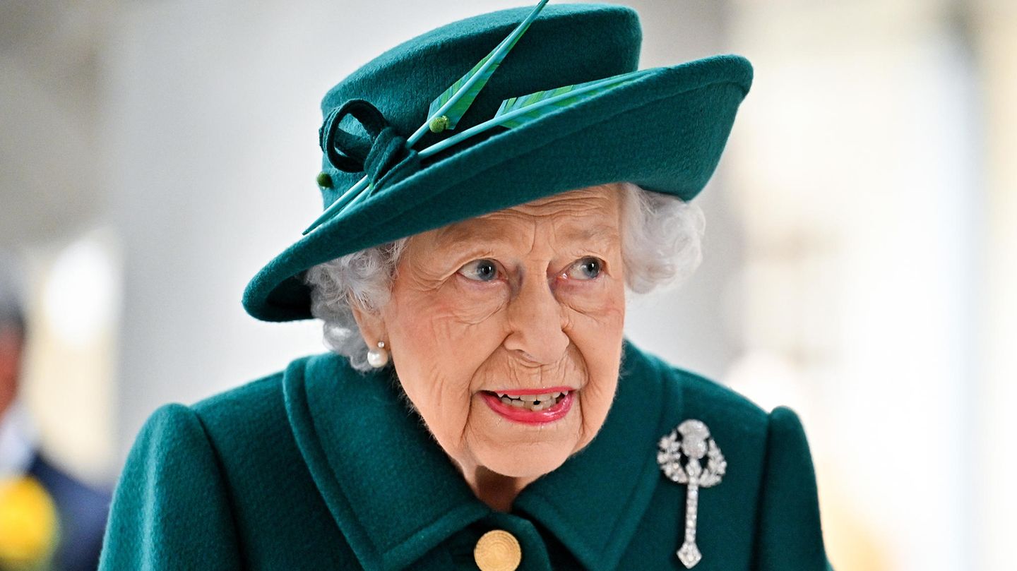 Queen Elizabeth II. bei einem Besuch im schottischen Parlament