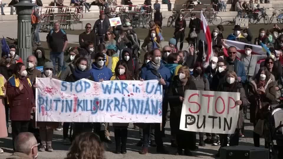 Video: Demonstranten in München fordern Frieden in der Ukraine Video: Demonstranten in München fordern Frieden in der Ukraine