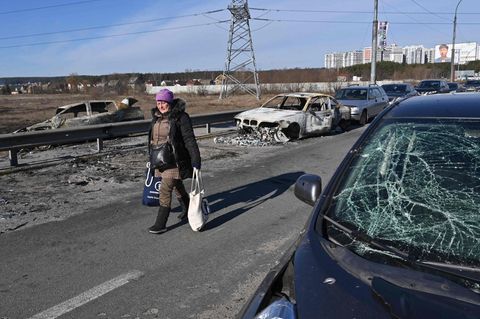 Der Krieg fodert immer mehr zivile Opfer - Straße in einem Vorort von Kiew.