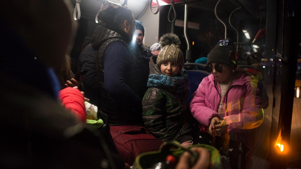 Die Zivilisten fliehen aus der Ukraine. Wo sollen sie auf Dauer unterkommen?  