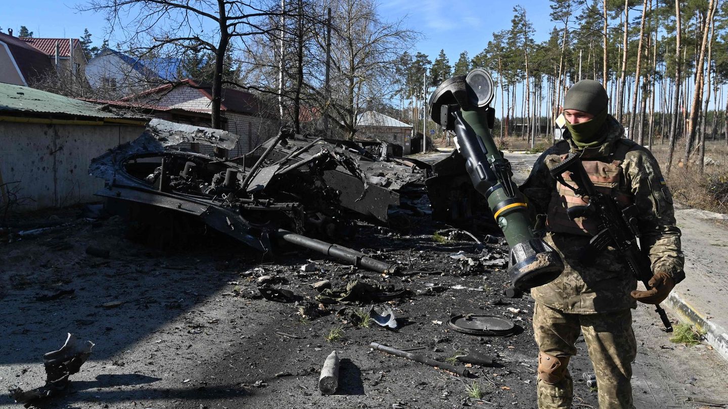 Ukraine war: 35 dead in attack on military base near Poland – US journalist killed in Irpin