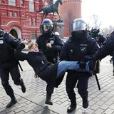 Das russische Innenministerium hatte von etwa 300 Festnahmen bei den nicht genehmigten Kundgebungen am vergangenen Sonntag allein in der Hauptstadt Moskau gesprochen. Aktionen gab es etwa auch in Wladiwostok im äußersten Osten Russlands und in Irkutsk am Baikalsee.