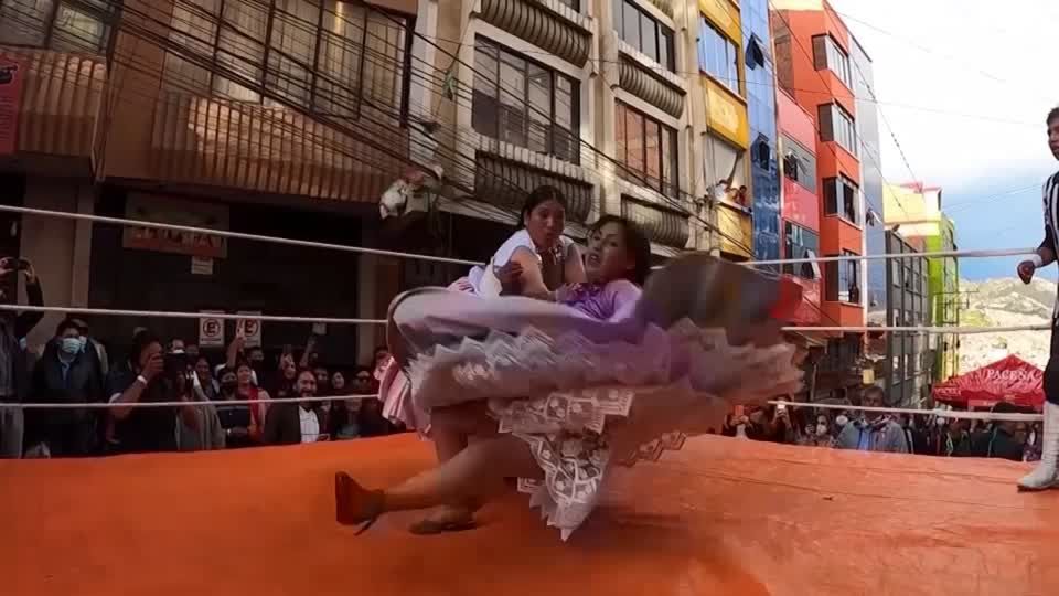 Video: Fliegende Röcke: Party-Stimmung in La Paz