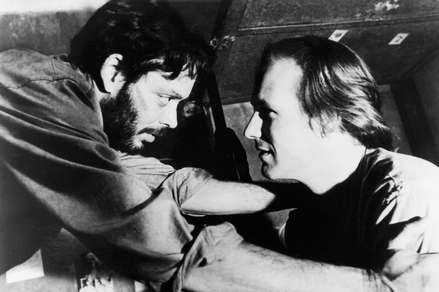 Dieser Film brachte ihm 1986 den Oscar als bester Hauptdarsteller ein: In dem Filmdrama "Kuß der Spinnenfrau" spielt William Hurt (r.) einen brasilianischen Häftling, der eigentlich seinen Mitinsassen ausspionieren soll, sich dann aber in ihn verliebt. 