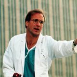 Auch als Arzt machte William Hurt 1991 eine gute Figur: In dem Filmdrama "Der Doktor – Ein gewöhnlicher Patient" spielte er einen abgehobenen Chirurgen, der erst durch seine eigene Krebserkrankung geläutert wird.