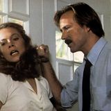 Auch in seinem zweiten Film übernahm er die Hauptrolle: In Lawrence Kasdans Neo-Noir-Thriller "Heißblütig – Kaltblütig" spielte er einen Anwalt, der von einer Femme fatale (Kathleen Turner) manipuliert wird und letztlich im Gefängnis landet.