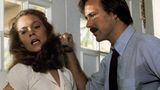 Auch in seinem zweiten Film übernahm er die Hauptrolle: In Lawrence Kasdans Neo-Noir-Thriller "Heißblütig – Kaltblütig" spielte er einen Anwalt, der von einer Femme fatale (Kathleen Turner) manipuliert wird und letztlich im Gefängnis landet.