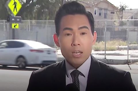 "Gefährlichste Straße in L.A.": Reporter berichtet live, während zwei Autos hinter ihm kollidieren