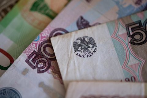 Russland: Schulden an "unfreundliche Staaten" sollen nur noch in Rubel bezahlt werden