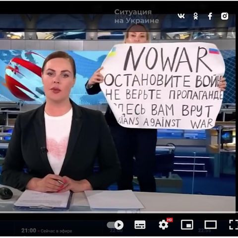 Russland: Marina Owsjannikowa unterbricht die Live-Übertragung der Abendnachrichten des Perwyj Kanals