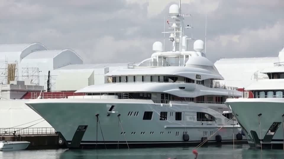 Hafen von Barcelona: Sanktionen gegen Putin-Vertrauten: Spanische Behörden setzen Yacht "Valerie" fest
