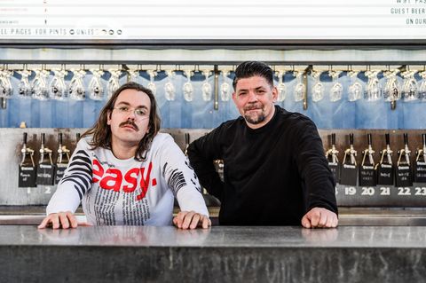 Mutig: Food-Aktivist Hendrik Haase (links) traut sich gegen Tim Mälzer anzutreten