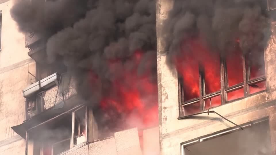 Ukraine-Krieg: Schwere Explosionen erschüttern Kiew: wohl zwei Tote bei Treffern in Wohnhaus