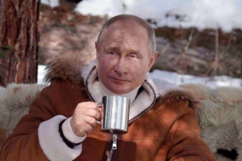 Schoigu und Putin nehmen eine Mahlzeit ein