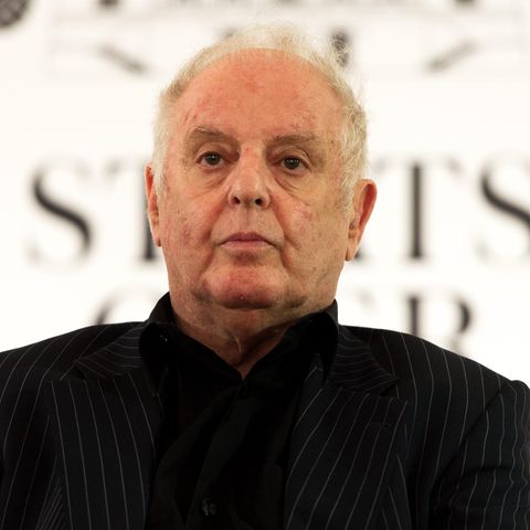 Der geborene Argentinier Daniel Barenboim, 79, hat ukrainische Wurzeln und russische Verwandte. In seinem West-Eastern Divan Orchestra musizieren arabische und jüdische Künstler zusammen, um Frieden zu stiften