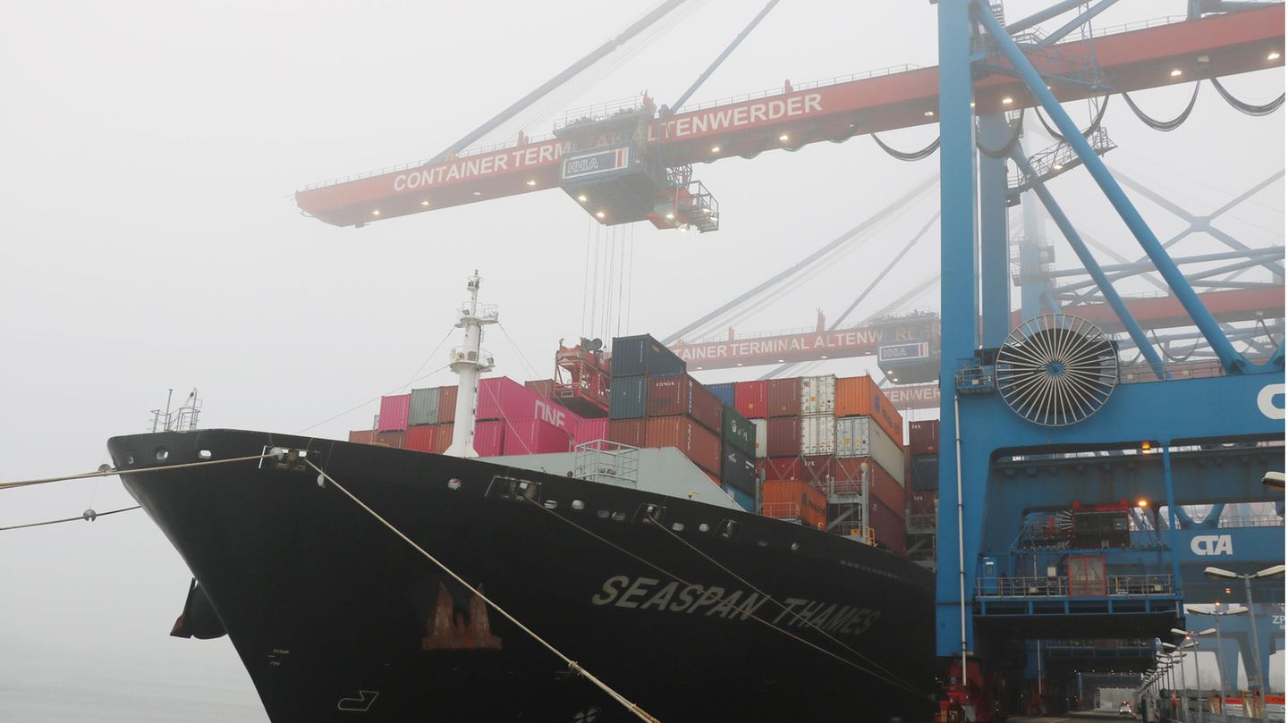 Blick auf das Containterschiff "Seaspan"