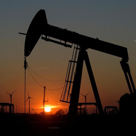 Energielieferungen: Totgesagte pumpen länger: Im niedersächsischen Emlichheim wird noch deutsches Erdöl per Pferdekopfpumpe gefördert