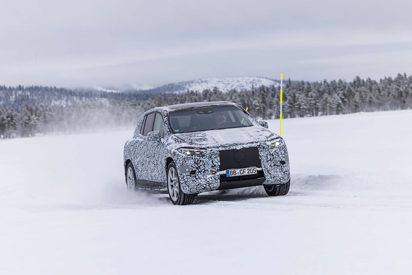 Das Mercedes EQS-SUV fährt erstaunlich agil
