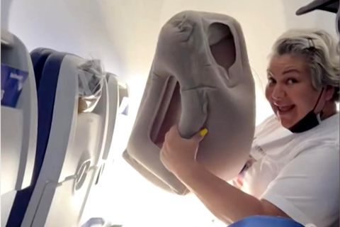 Virales Video: Frau fliegt barfuß und löst Shitstorm aus