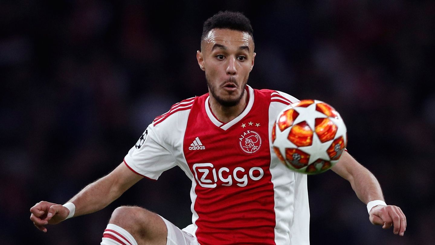 Noussair Mazraoui denies agreement with FC Barcelona