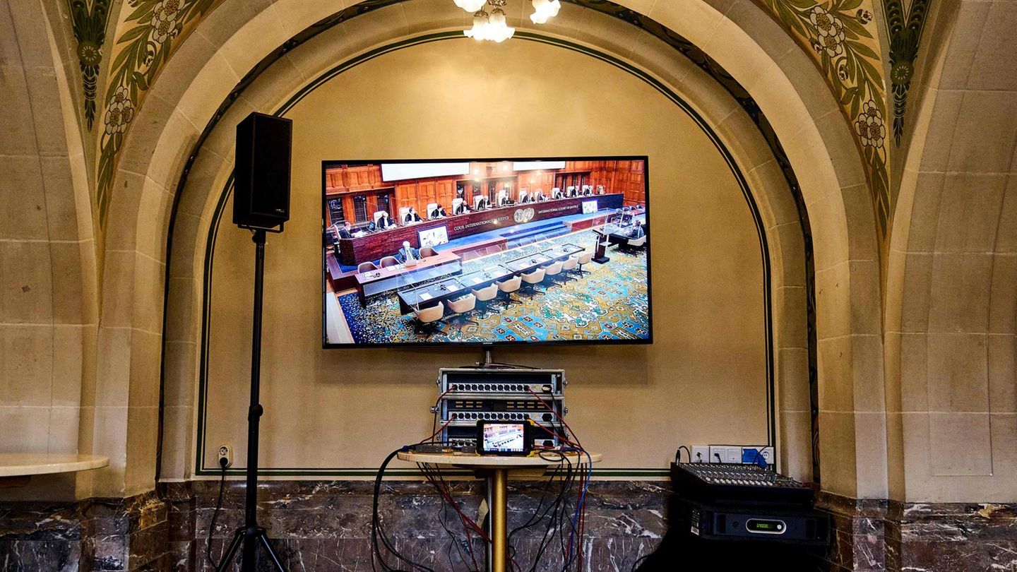 leere Plätze der russischen Delegation