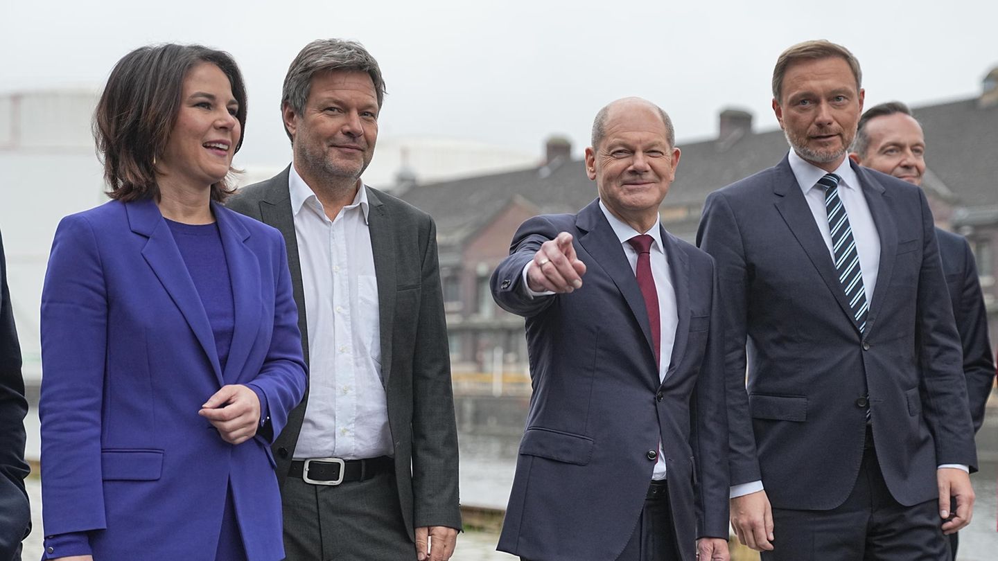 100 Tage Ampelkoalition: Die Spitze der Ampel-Koalition: Annalena Baerbock, Robert Habeck, Olaf Scholz und Christian Lindner (v.l.) Die Spitze der Ampel-Koalition: Annalena Baerbock, Robert Habeck, Olaf Scholz und Christian Lindner (v.l.)