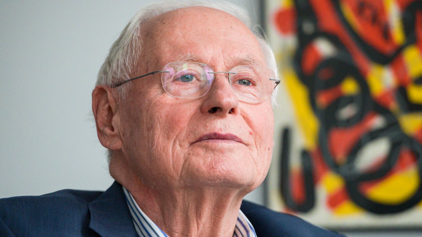 Oskar Lafontaine im Februar 2022 in seinem Büro im saarländischen Landtag
