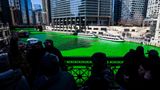 Ein ganzer Fluss ergrünt: Seit 1962 wird der Chicago River zum St. Patrick's Day mit Lebensmittelfarbe zum Leuchten gebracht