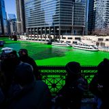 Ein ganzer Fluss ergrünt: Seit 1962 wird der Chicago River zum St. Patrick's Day mit Lebensmittelfarbe zum Leuchten gebracht