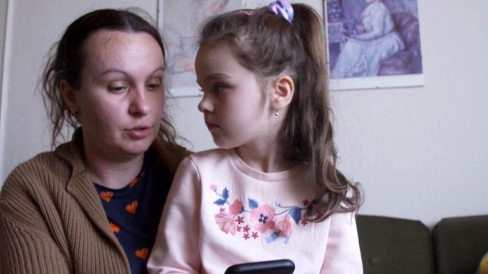 War in Ukraine: 95-year-old takes in his nurse's family