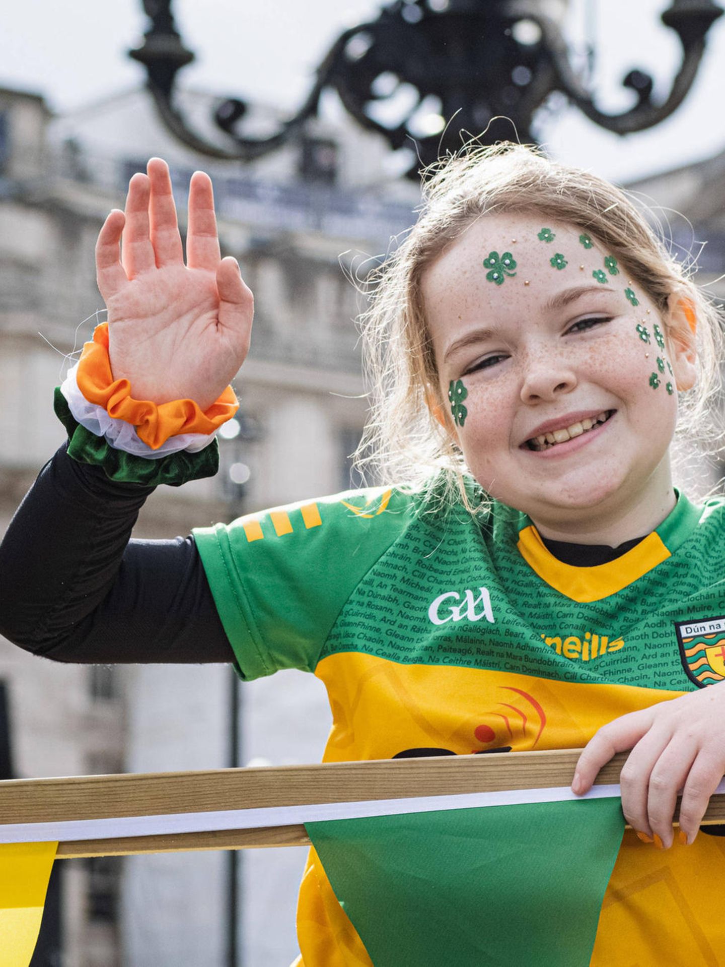 Ein Mädchen bei den Feiern zum St. Patrick's Day in London
