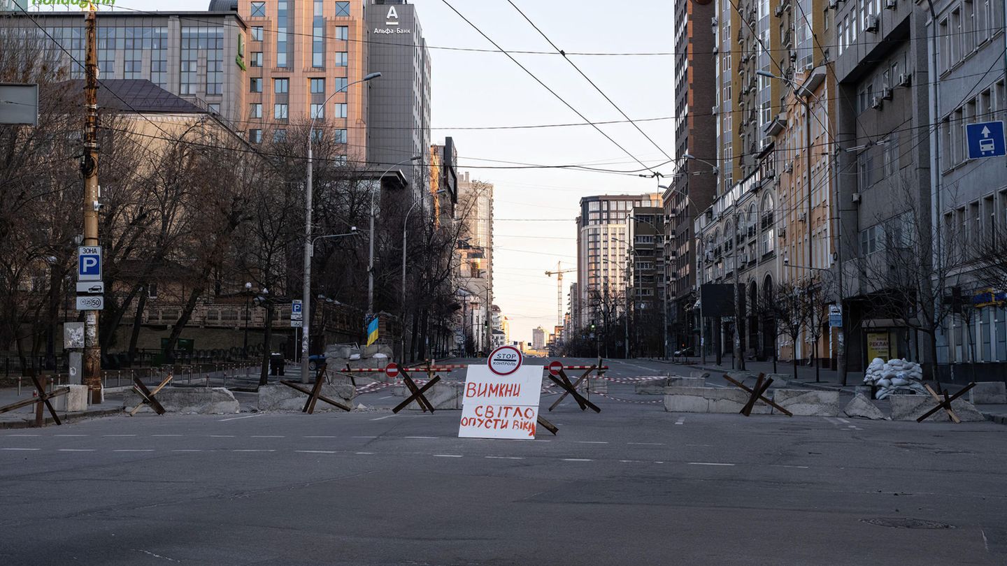 Ukraine war live blog: Zelenskyj adviser announces tough battle for Kyiv