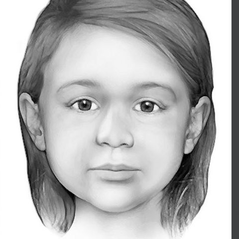 Eine Bildcombo zeigt ein altes Foto eines Kindes und die Zeichnung eines Kindergesichts