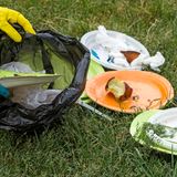 Müll gehört in die Türe nicht in die Natur. Eine Rolle mit Müllbeuteln sollte immer zur Grundausstattung gehören.