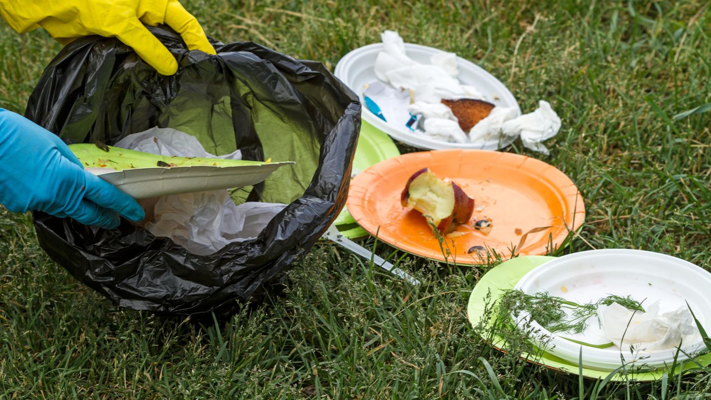 Müll gehört in die Türe nicht in die Natur. Eine Rolle mit Müllbeuteln sollte immer zur Grundausstattung gehören.