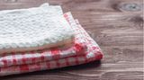 Geschirrtücher nicht vergessen - oder Küchen krepp. Tücher sind umweltfreundlicher. 